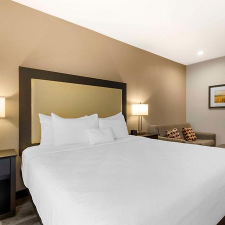 Best Western Plus Des Moines West Inn & Suites Clive Екстер'єр фото