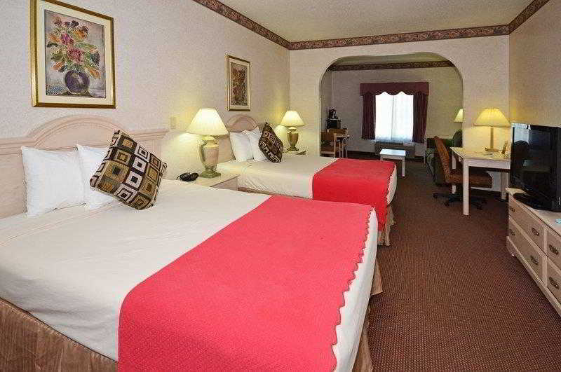 Best Western Plus Des Moines West Inn & Suites Clive Номер фото