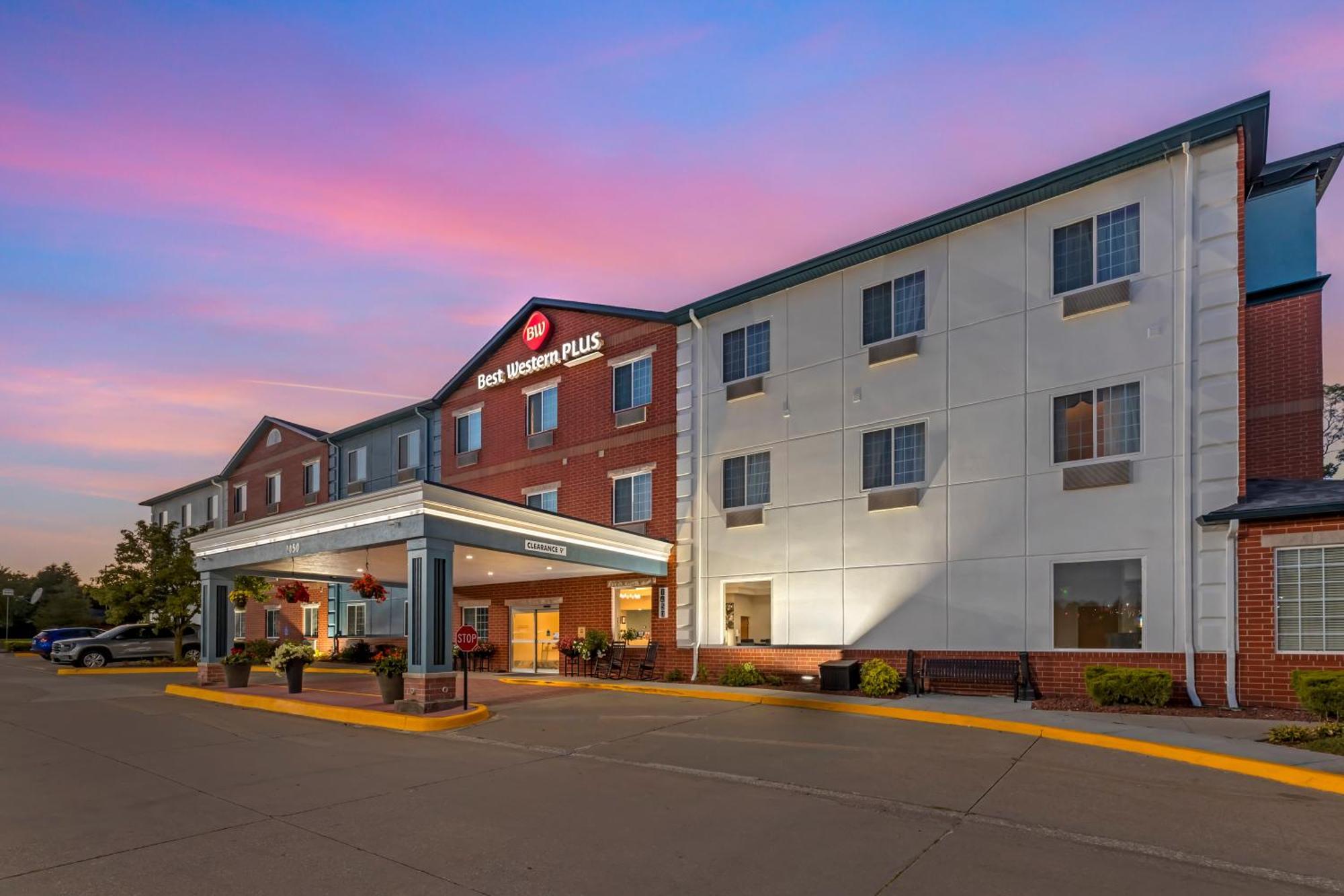 Best Western Plus Des Moines West Inn & Suites Clive Екстер'єр фото
