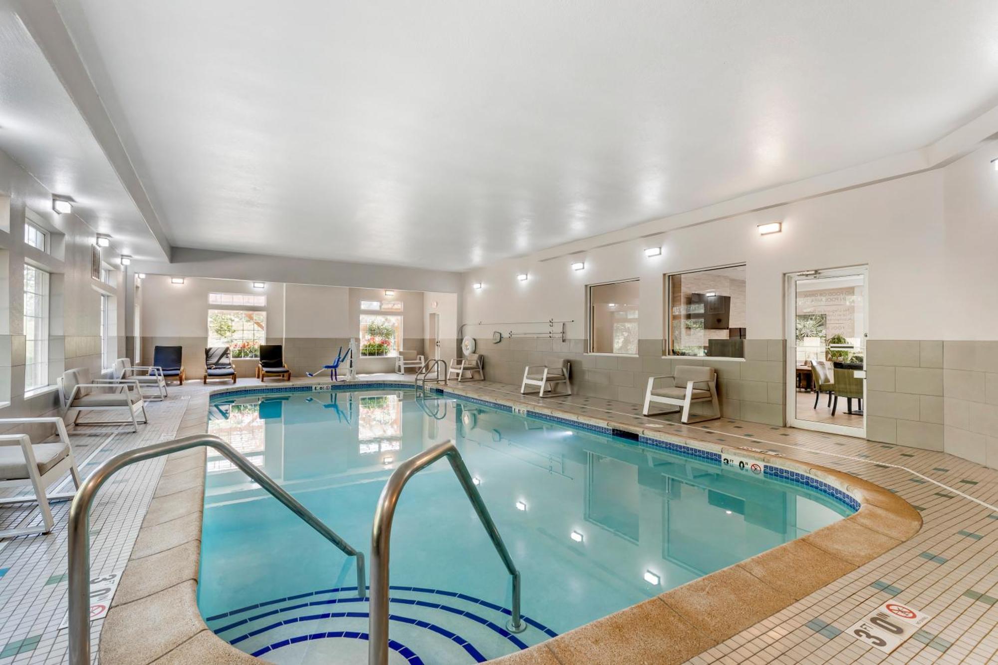 Best Western Plus Des Moines West Inn & Suites Clive Екстер'єр фото