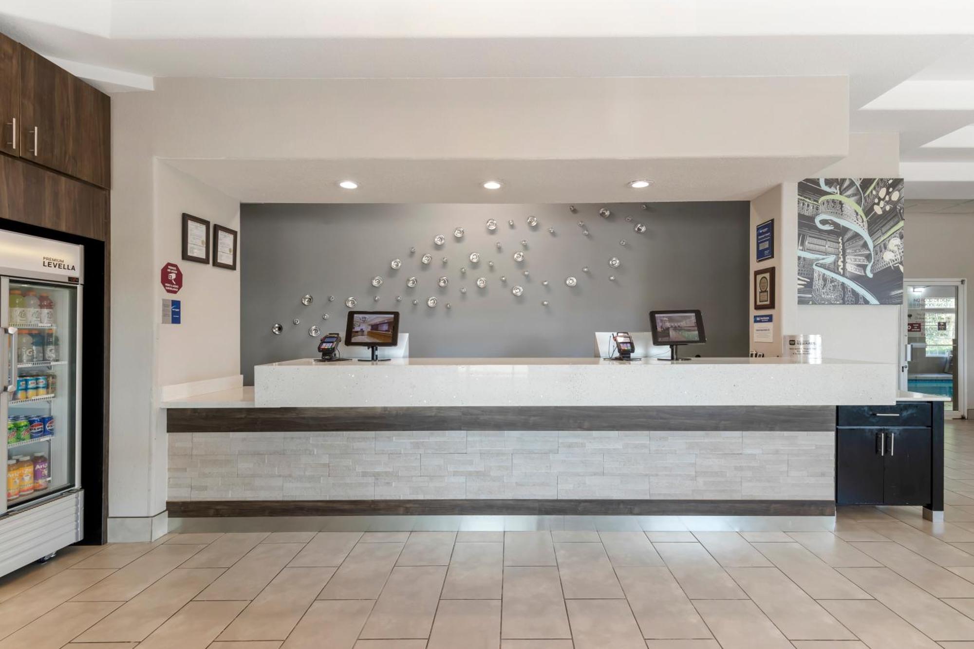Best Western Plus Des Moines West Inn & Suites Clive Екстер'єр фото