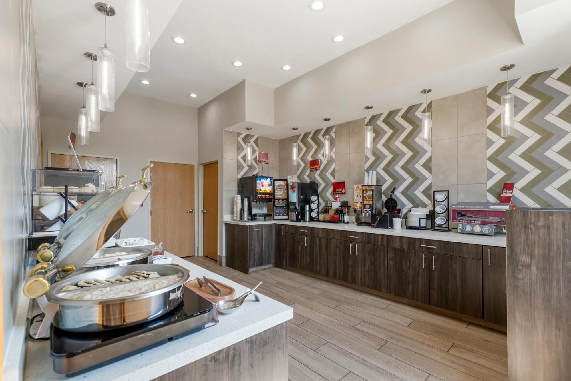 Best Western Plus Des Moines West Inn & Suites Clive Екстер'єр фото