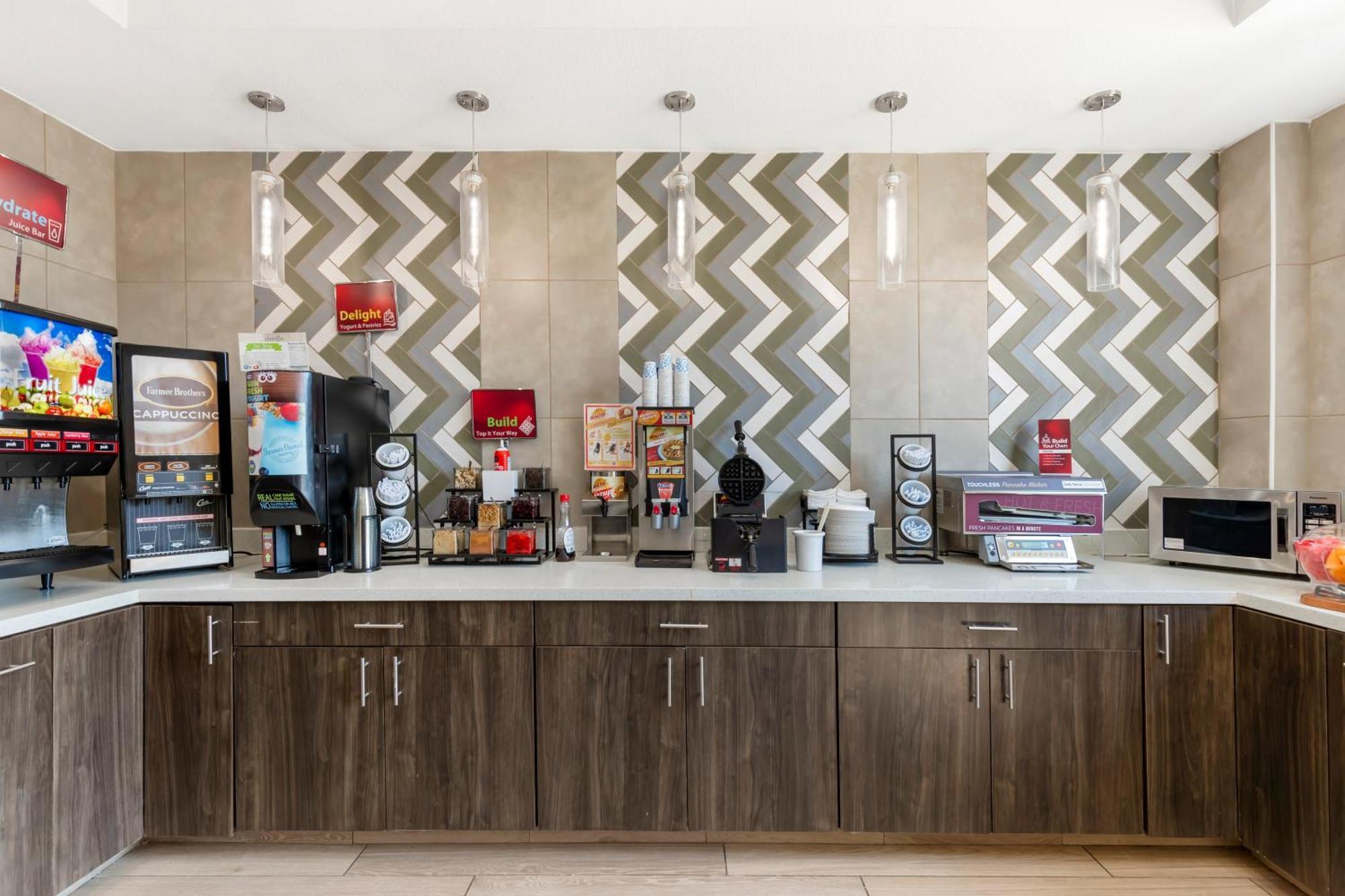 Best Western Plus Des Moines West Inn & Suites Clive Екстер'єр фото