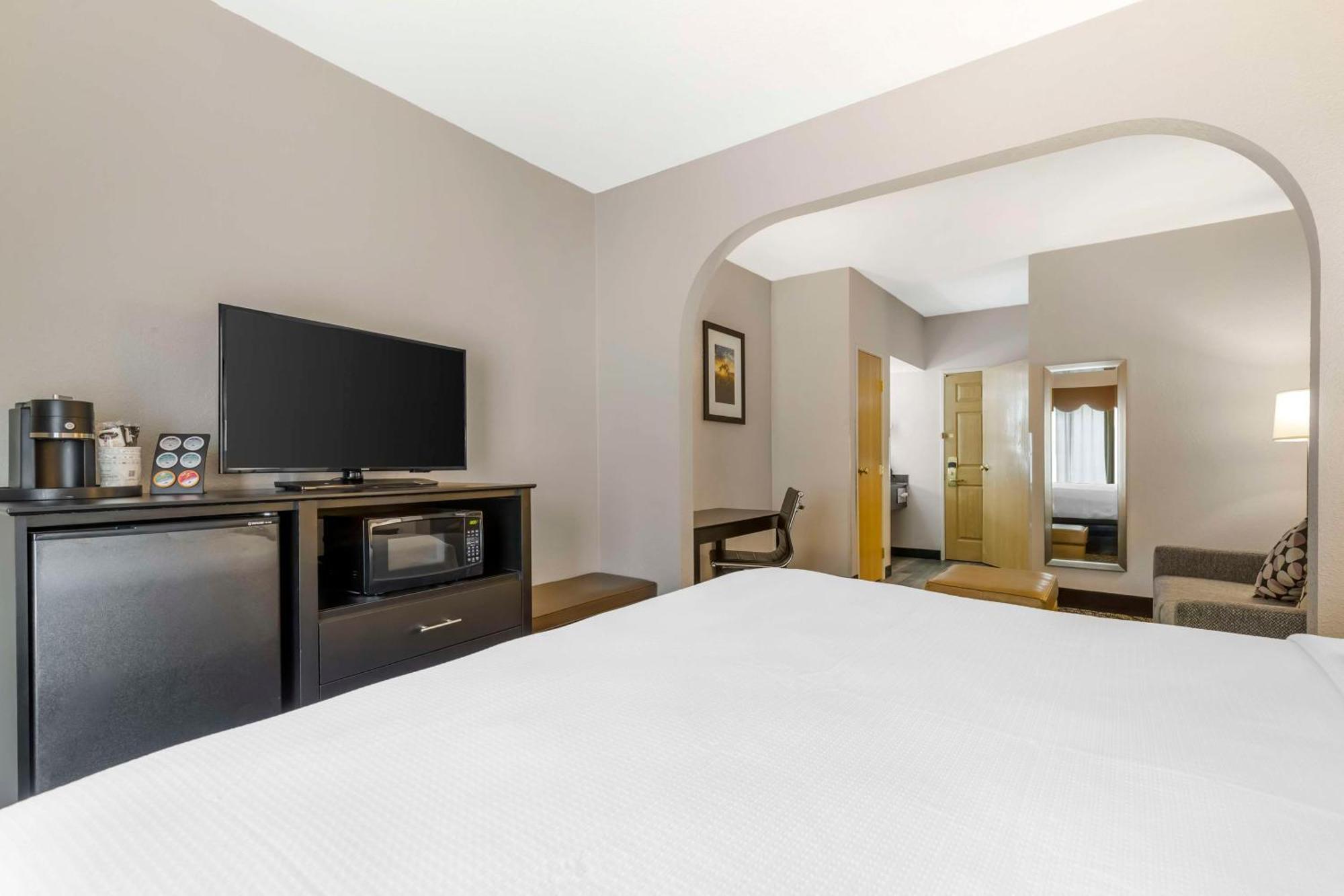Best Western Plus Des Moines West Inn & Suites Clive Екстер'єр фото