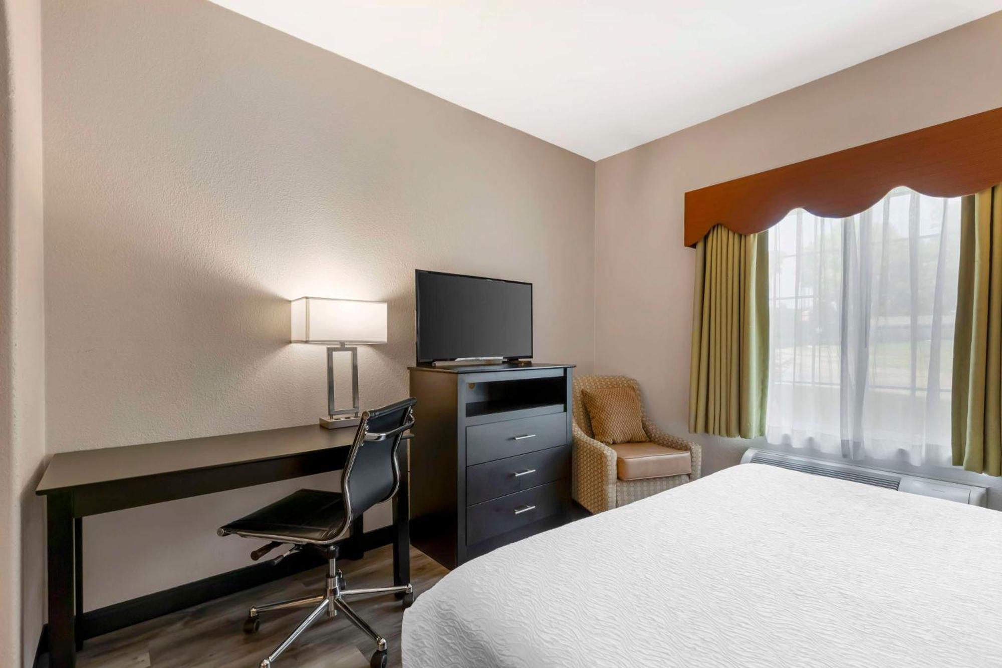 Best Western Plus Des Moines West Inn & Suites Clive Екстер'єр фото