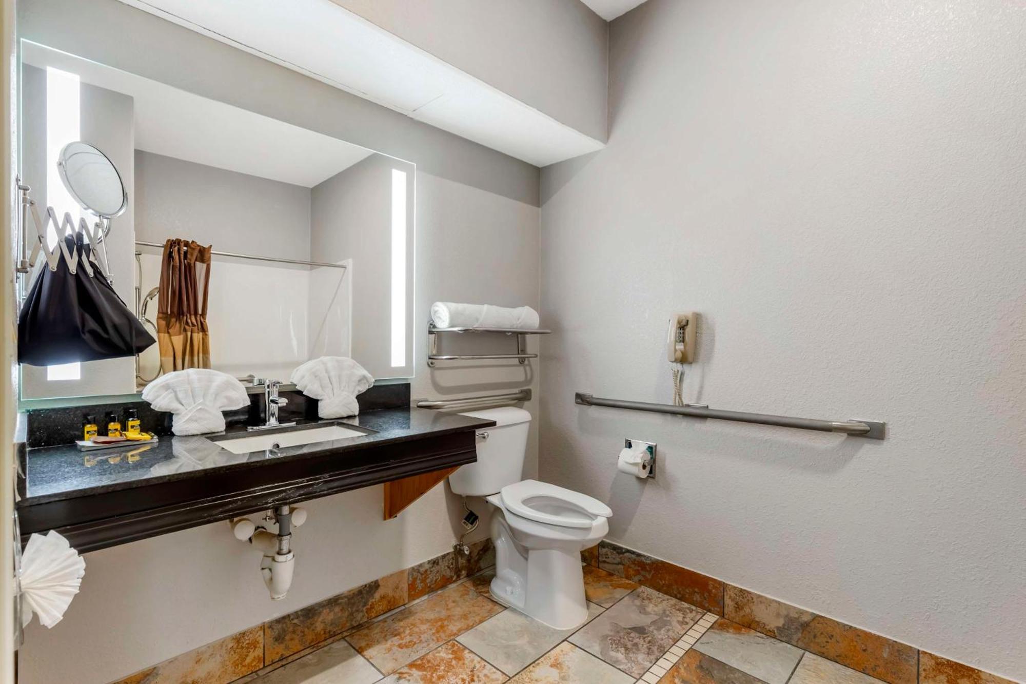 Best Western Plus Des Moines West Inn & Suites Clive Екстер'єр фото