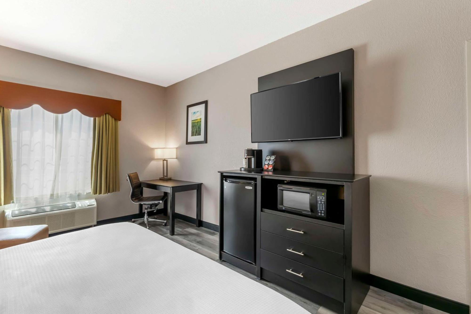 Best Western Plus Des Moines West Inn & Suites Clive Екстер'єр фото