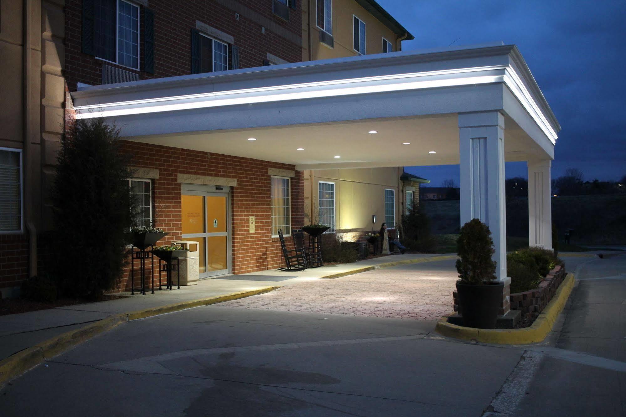 Best Western Plus Des Moines West Inn & Suites Clive Екстер'єр фото