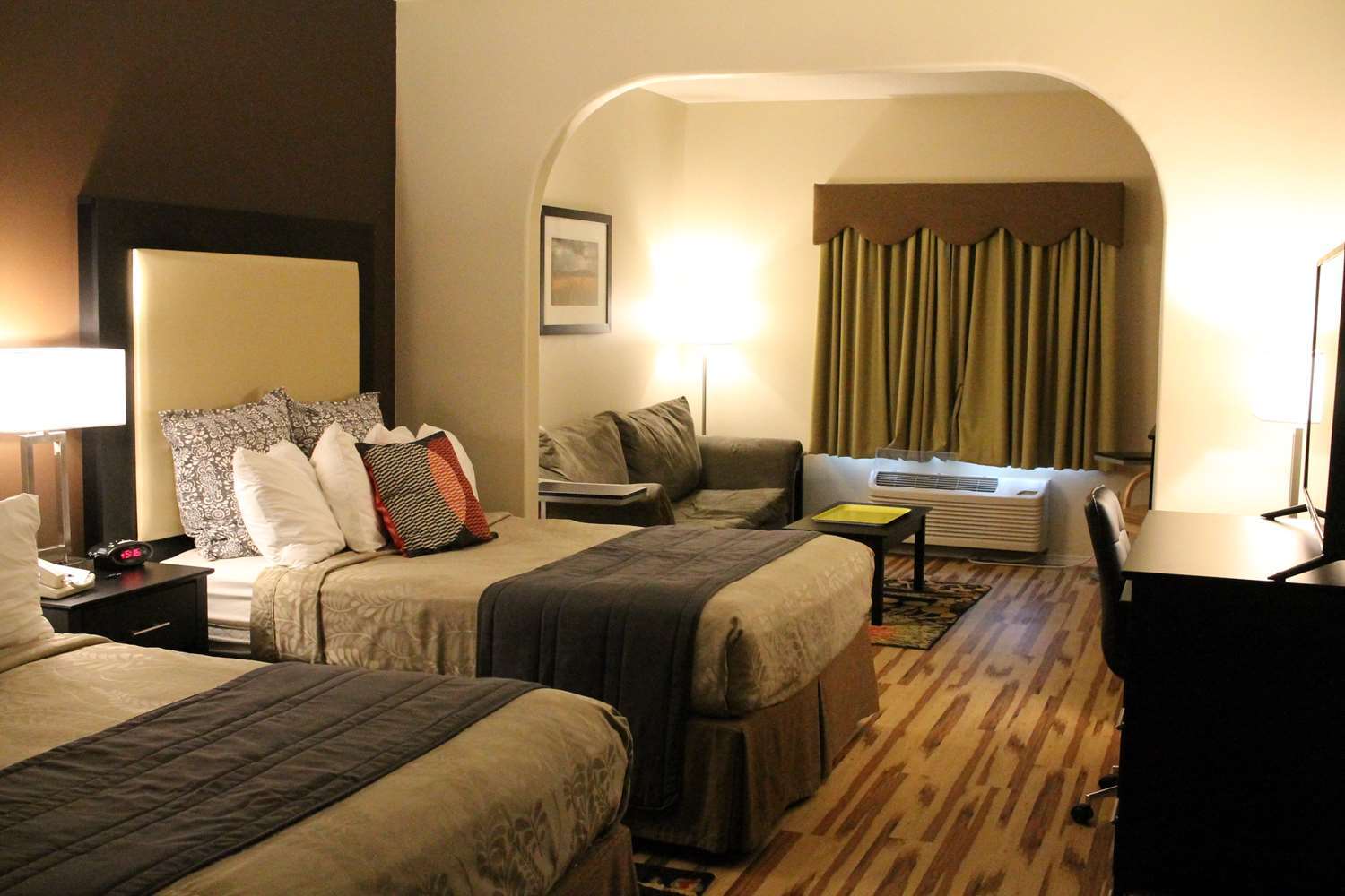 Best Western Plus Des Moines West Inn & Suites Clive Екстер'єр фото